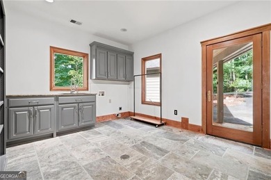 Well-appointed 4 BR & 3.5 BATH design Executive home with an - photo 33
