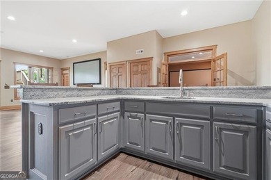 Well-appointed 4 BR & 3.5 BATH design Executive home with an - photo 47