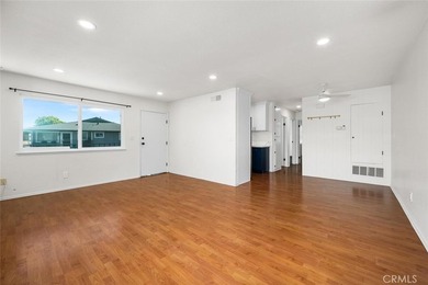 Welcome to this newly updated 2 bedroom/1 bath condo in the - photo 4