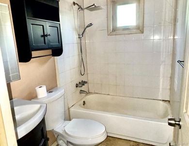 Welcome to this spacious and well-maintained co-op offering - photo 11
