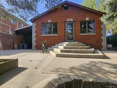 Discover refined comfort in this single-family home, perfectly - photo 1