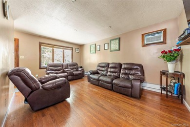 Discover refined comfort in this single-family home, perfectly - photo 5