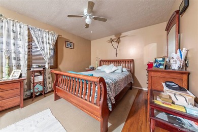 Discover refined comfort in this single-family home, perfectly - photo 8