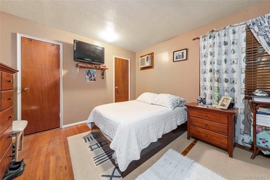 Discover refined comfort in this single-family home, perfectly - photo 9