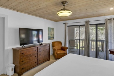 Fully renovated and rental ready 3BR 2.5BA lakefront condo in - photo 21