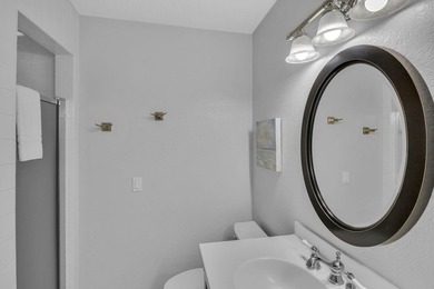 Fully renovated and rental ready 3BR 2.5BA lakefront condo in - photo 23