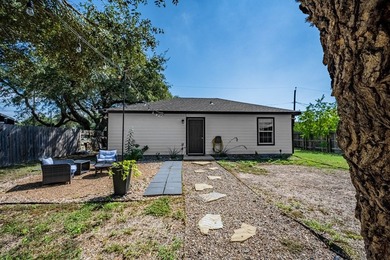 Adorable Farmhouse Coastal Home in Rockport! Fall in love with - photo 27