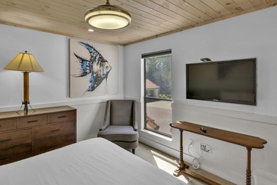 Fully renovated and rental ready 3BR 2.5BA lakefront condo in - photo 28