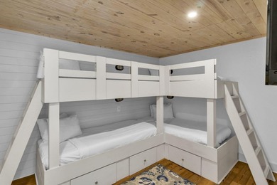 Fully renovated and rental ready 3BR 2.5BA lakefront condo in - photo 30