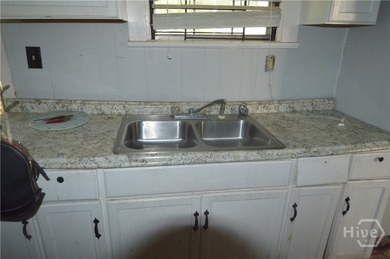 Investor Special! Unlock the potential at 1010 W. Victory Drive - photo 31