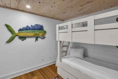 Fully renovated and rental ready 3BR 2.5BA lakefront condo in - photo 32