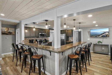 Super unique property offering the perfect blend of luxury, fun - photo 2