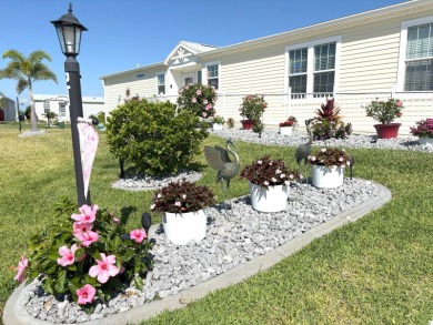 (private lake, pond, creek) Home For Sale in Lake Suzy Florida