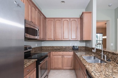 Welcome to this exceptional 3 bedroom, 3 bathroom townhouse in - photo 12
