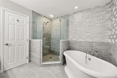 Beautifully updated three-bedroom, two-and-a-half-bathroom condo - photo 17