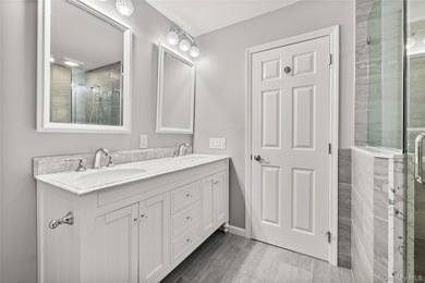Beautifully updated three-bedroom, two-and-a-half-bathroom condo - photo 18