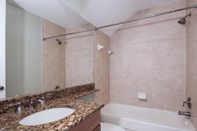Welcome to this exceptional 3 bedroom, 3 bathroom townhouse in - photo 19