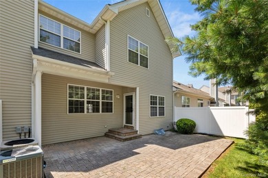 Beautifully updated three-bedroom, two-and-a-half-bathroom condo - photo 20