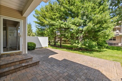 Beautifully updated three-bedroom, two-and-a-half-bathroom condo - photo 21