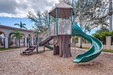 Welcome to this exceptional 3 bedroom, 3 bathroom townhouse in - photo 23