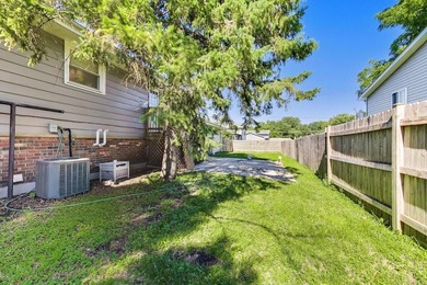 Welcome to this beautifully maintained 4-bedroom, 2-bath home - photo 36