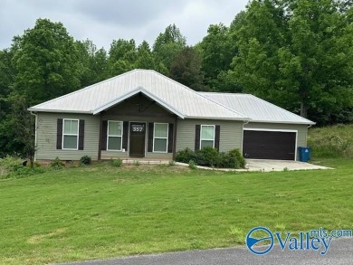 Lake Home For Sale in Guntersville, Alabama