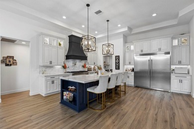 Welcome to this exceptional waterfront single-family residence - photo 2