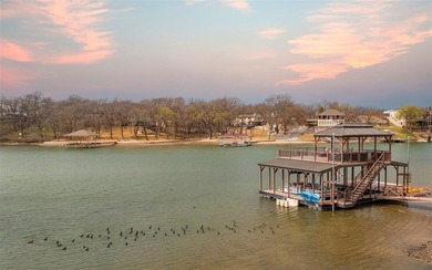 Moss Lake Home For Sale in Gainesville Texas