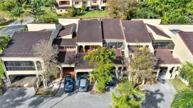 Lake Townhome/Townhouse For Sale in Doral, Florida