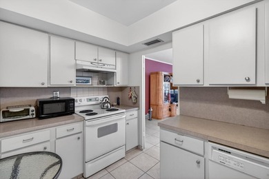 OUTSTANDING VALUE WITH LOVELY VIEWS OF POOL, DOWNTOWN FORT - photo 24