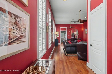 Just one block from the beach, this 2-bed shotgun house in - photo 11