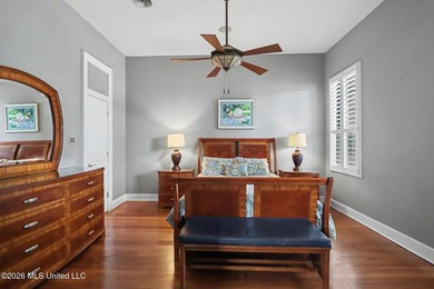 Just one block from the beach, this 2-bed shotgun house in - photo 12