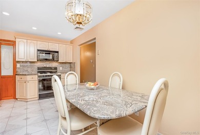 Welcome to this charming Whitestone ranch offering comfort - photo 12