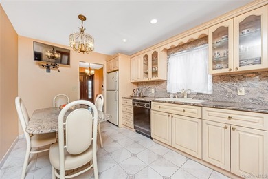 Welcome to this charming Whitestone ranch offering comfort - photo 13