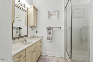 Just one block from the beach, this 2-bed shotgun house in - photo 14