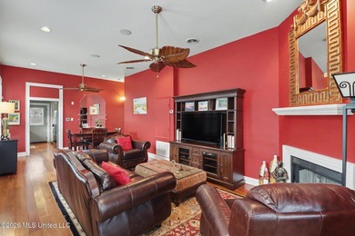 Just one block from the beach, this 2-bed shotgun house in - photo 15