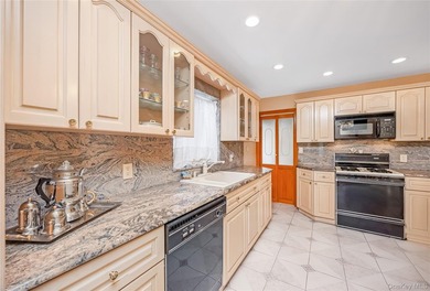 Welcome to this charming Whitestone ranch offering comfort - photo 15