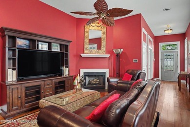Just one block from the beach, this 2-bed shotgun house in - photo 16