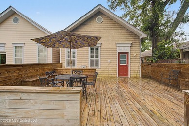 Just one block from the beach, this 2-bed shotgun house in - photo 18
