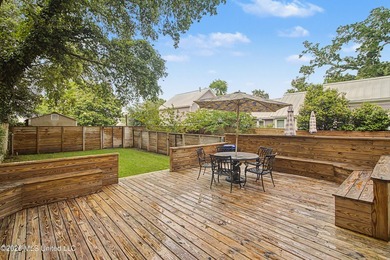 Just one block from the beach, this 2-bed shotgun house in - photo 20