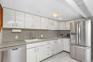 Welcome to this charming Whitestone ranch offering comfort - photo 20