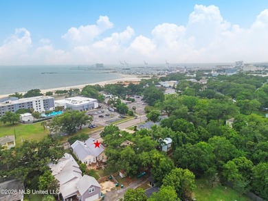 Just one block from the beach, this 2-bed shotgun house in - photo 21