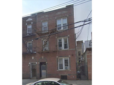 Huge semi-detached 5 family brick building in very good - photo 2