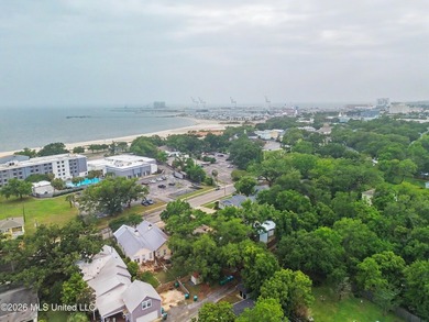 Just one block from the beach, this 2-bed shotgun house in - photo 22