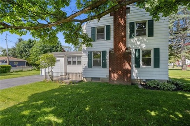 Classic Colonial in the heart of Irondequoit! Situated on a - photo 2