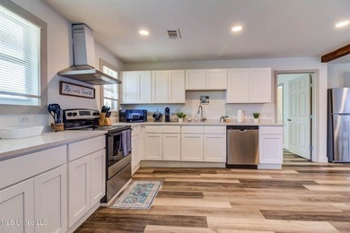 Being sold fully furnished!! This lovely four-bedroom - photo 6