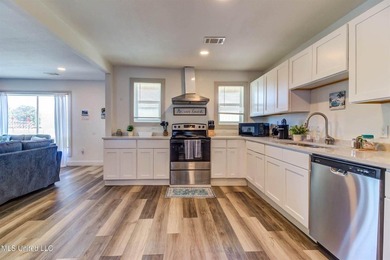 Being sold fully furnished!! This lovely four-bedroom - photo 8