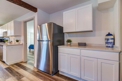 Being sold fully furnished!! This lovely four-bedroom - photo 10
