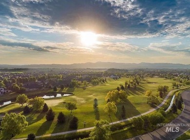 Exceptional home in the highly desirable Legacy community! - photo 3