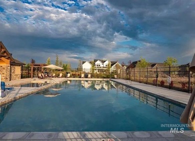 Exceptional home in the highly desirable Legacy community! - photo 4